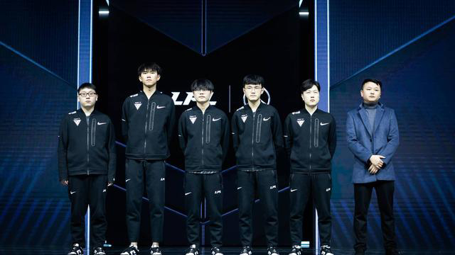 旧火热的竞 旧火热的竞