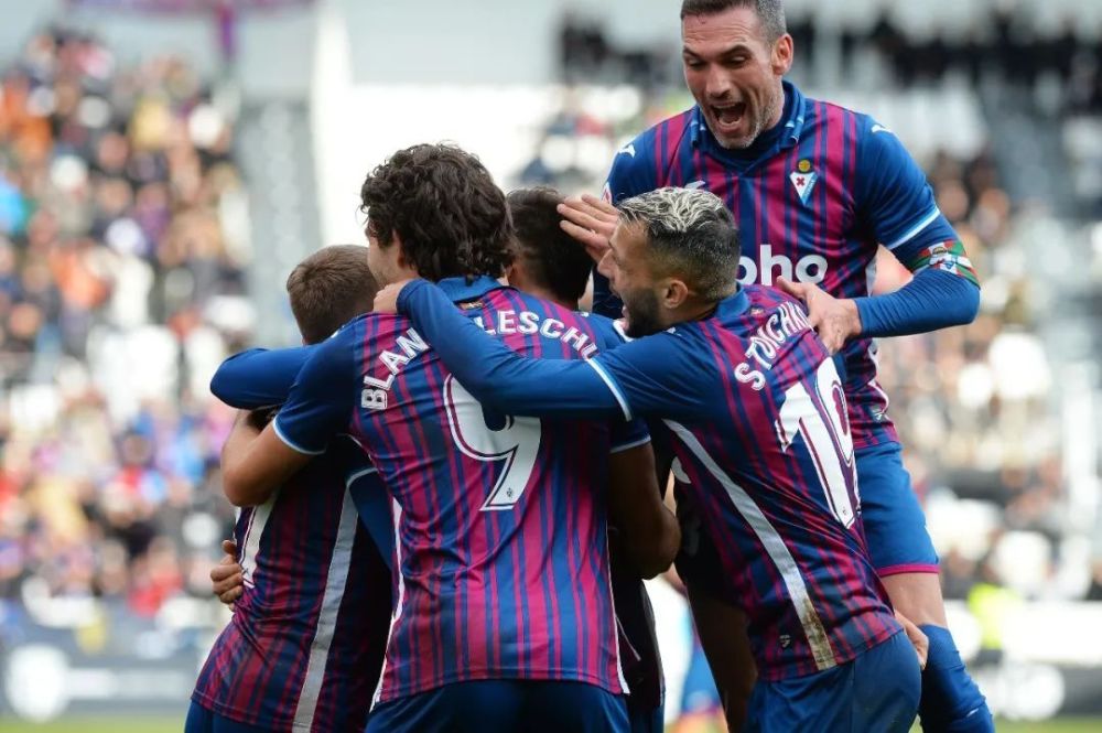 迫使后防线 迫使后防线